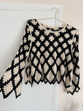 Load image into Gallery viewer, Sweater Black &amp; Ivory
