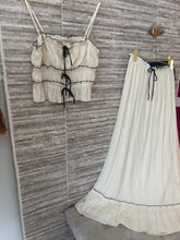 Load image into Gallery viewer, SET - Beige Top &amp; Skirt
