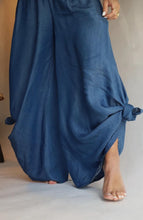 Cargar imagen en el visor de la galería, Light Denim Palazzo
