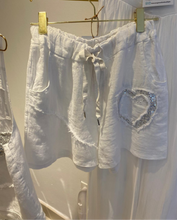 Load image into Gallery viewer, Linen Shorts with Sequins Heart
