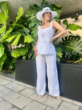 Load image into Gallery viewer, Linen Top w/ Sangallo
