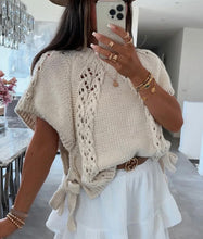 Cargar imagen en el visor de la galería, Poncho Side Tie Up Knitted Top

