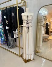 Load image into Gallery viewer, SET - Beige Top &amp; Skirt
