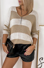 Cargar imagen en el visor de la galería, Shimmer Knitted Sweater
