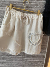 Load image into Gallery viewer, Linen Shorts with Sequins Heart
