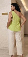 Cargar imagen en el visor de la galería, PLUS - The Marbella One-Shoulder Tassel Blouse
