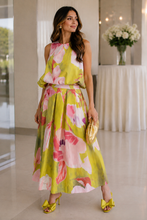 Cargar imagen en el visor de la galería, Garden Bliss Pleated Flare Midi Skirt
