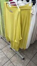 Load image into Gallery viewer, Silk Blouse Plain
