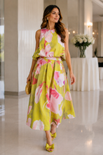 Cargar imagen en el visor de la galería, Garden Bliss Pleated Flare Midi Skirt
