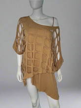 Cargar imagen en el visor de la galería, Basic Top w/ Holed Coverall Top
