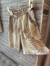 Load image into Gallery viewer, Gold Print Short Pants
