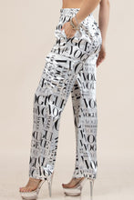 Cargar imagen en el visor de la galería, Vogue Print Satin Cargo Pants
