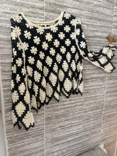 Load image into Gallery viewer, Sweater Black &amp; Ivory
