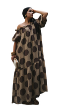 Cargar imagen en el visor de la galería, Off Shoulder Polka Dots Maxi Dress
