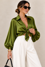Cargar imagen en el visor de la galería, Silk Knot Top
