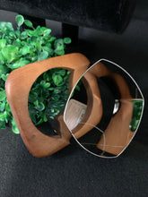 Cargar imagen en el visor de la galería, Wood &amp; Silver Bangle Bracelet Set
